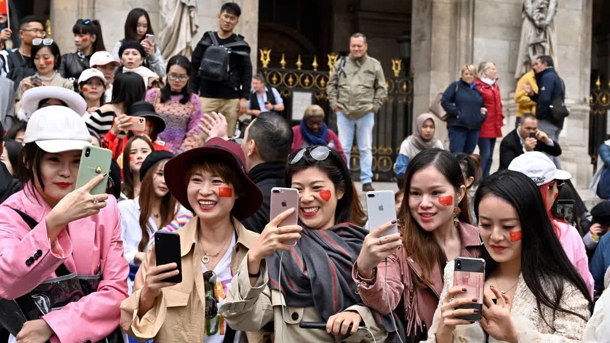 Khách du lịch Trung Quốc đổ xô đến châu Âu, vì sao lục địa già cần cảm ơn Tổng thống Trump?