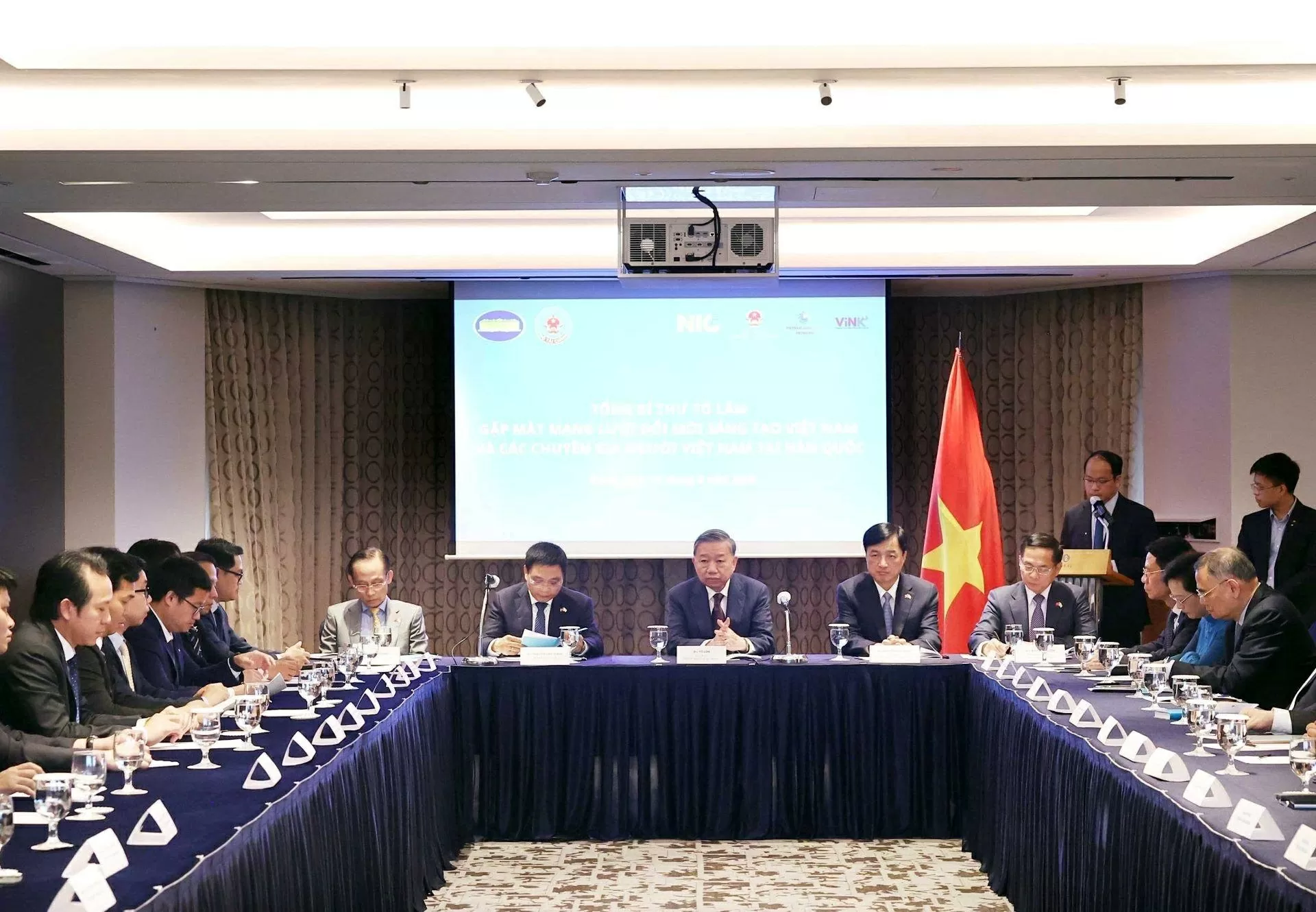 Tổng Bí thư gặp mặt thành viên Mạng lưới Đổi mới sáng tạo Việt Nam tại Hàn Quốc