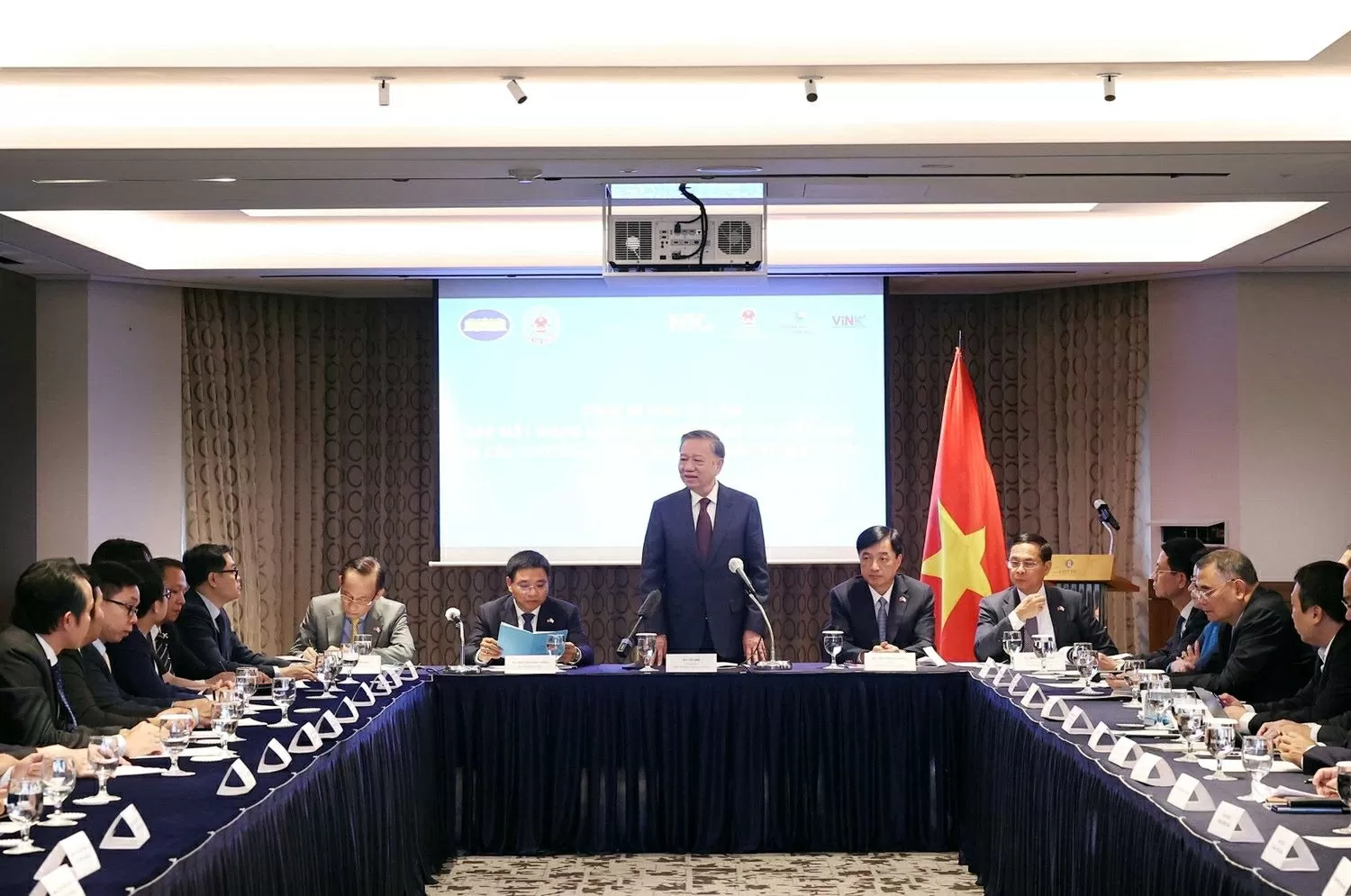 Tổng Bí thư gặp mặt thành viên Mạng lưới Đổi mới sáng tạo Việt Nam tại Hàn Quốc Tổng Bí thư gặp mặt thành viên Mạng lưới Đổi mới sáng tạo Việt Nam tại Hàn Quốc