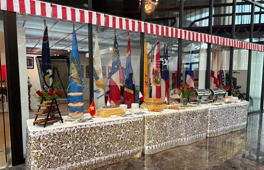 Không gian ẩm thực tại lễ kỷ niệm.