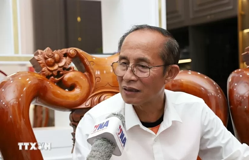 Ông Nguyễn Văn Hùng, Việt kiều ở tỉnh Khammouane, Trung Lào, trả lời phỏng vấn. (Ảnh: Xuân Tú/TTXVN)