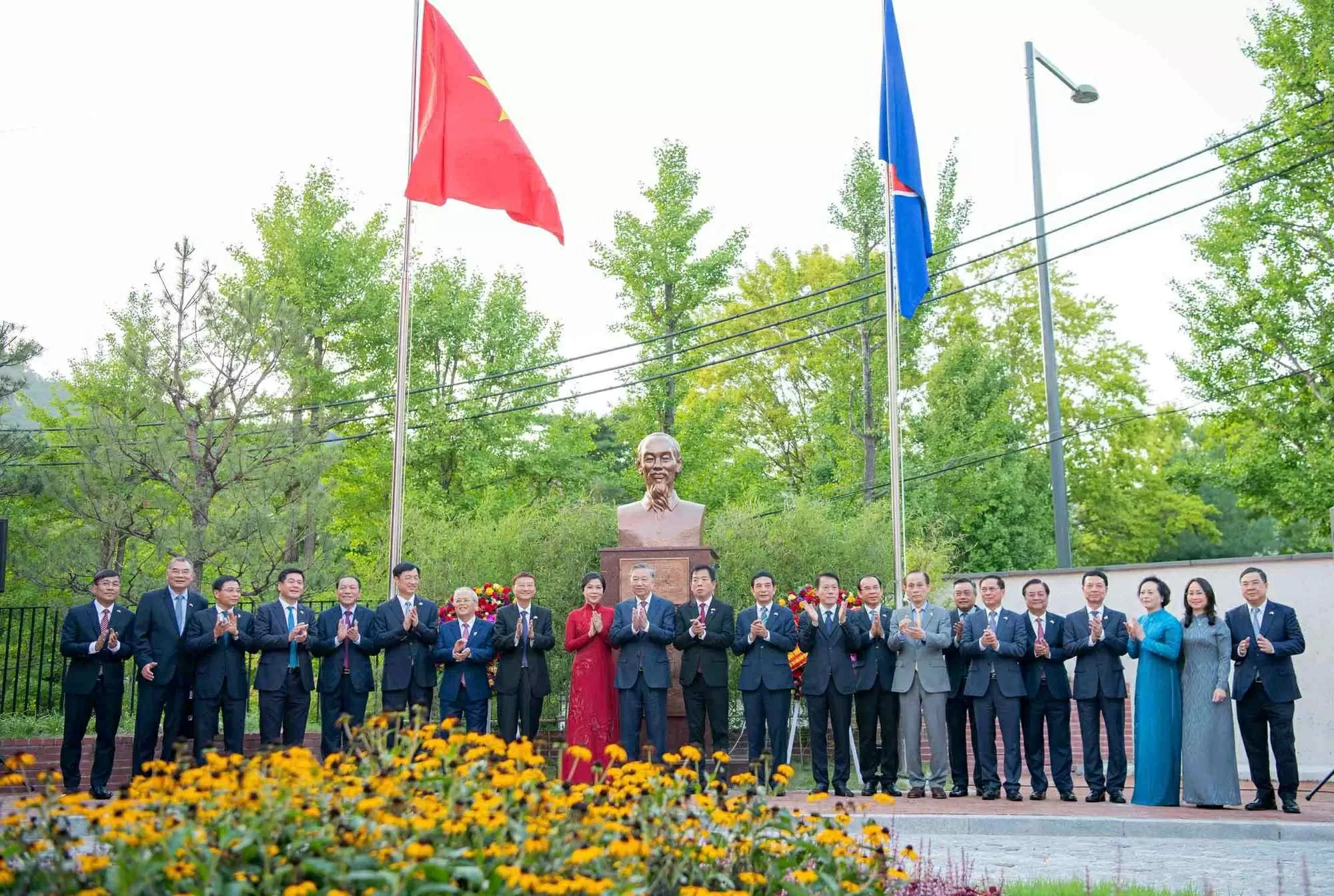 Tổng Bí thư Tô Lâm dự Lễ khánh thành tượng Chủ tịch Hồ Chí Minh tại Hàn Quốc