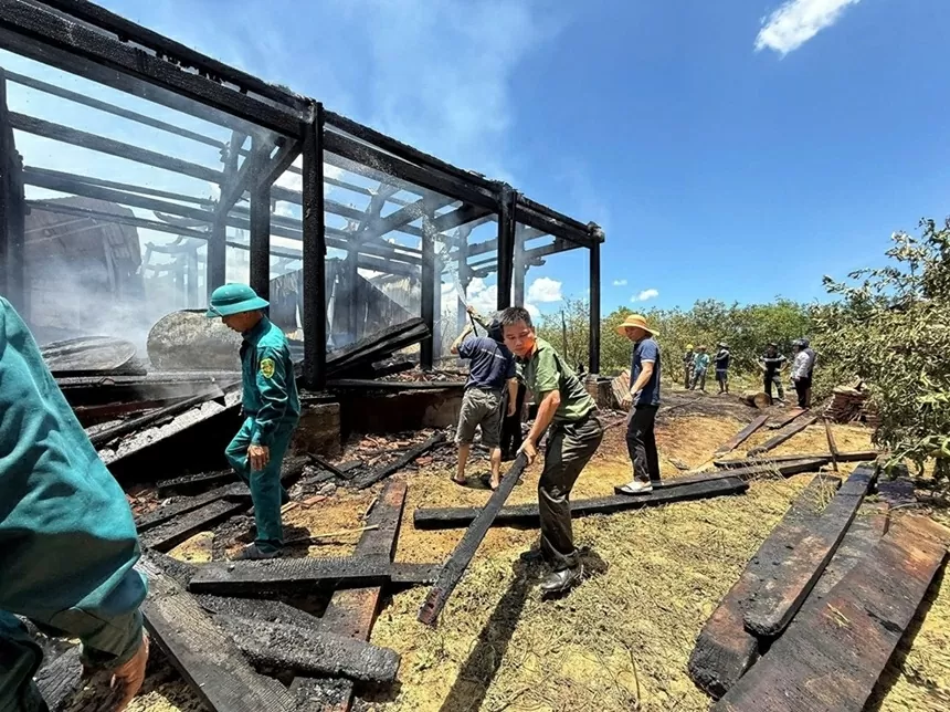 Hà Tĩnh: Vụ hoả hoạn làm cháy 5 ngôi nhà gỗ có thể do chập điện