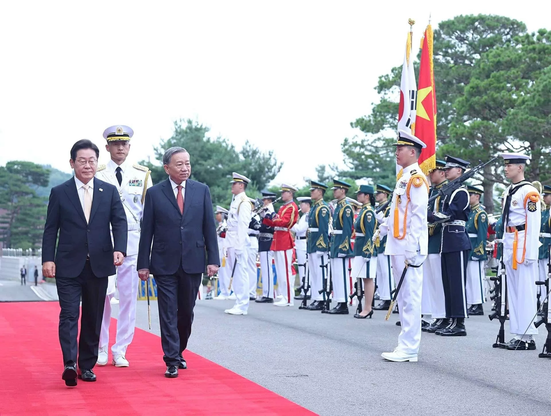 Tổng thống Hàn Quốc Lee Jae Myung và Phu nhân chào mừng Tổng Bí thư Tô Lâm và Phu nhân.