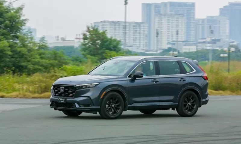 Mặc dù được giảm giá sâu, Honda CR-V e:HEV RS vẫn là mẫu xe có giá cao nhất trong phân khúc SUV cỡ C.