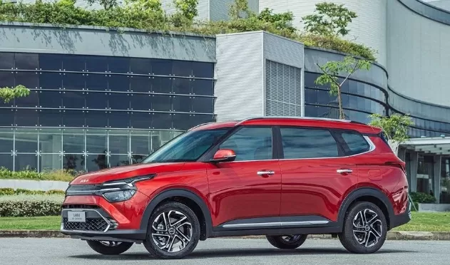 Xe MPV Kia Carens
