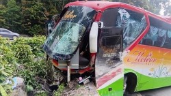 Thông tin về vụ xe buýt chở du khách Việt Nam gặp tai nạn tại Malaysia