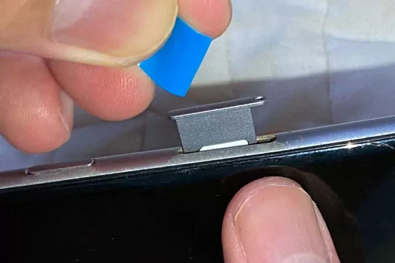 Dùng mảnh nhựa hỗ trợ Dùng mảnh nhựa hỗ trợ