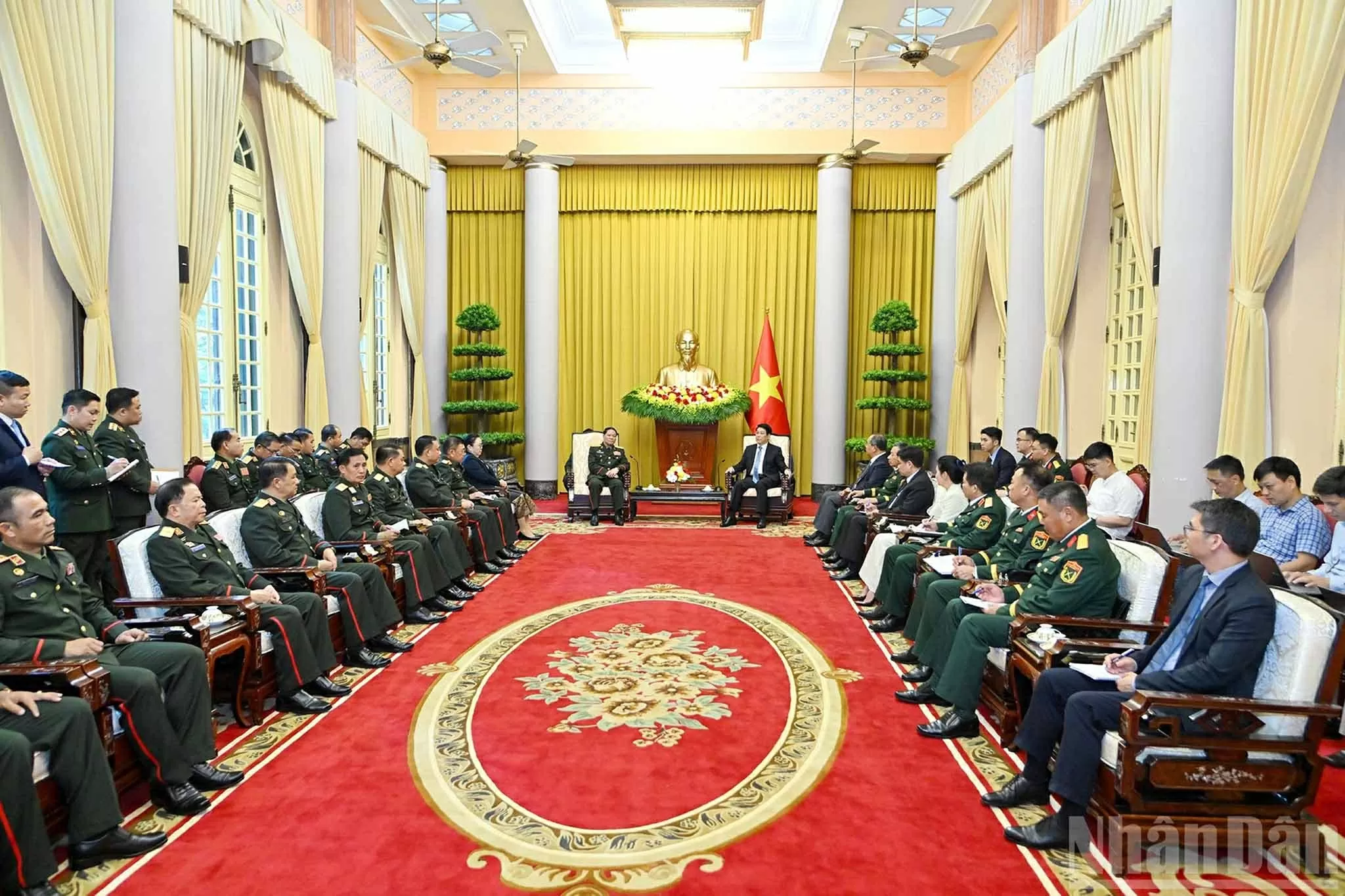 Chủ tịch nước Lương Cường tiếp Chủ nhiệm Tổng cục Chính trị Quân đội nhân dân Lào