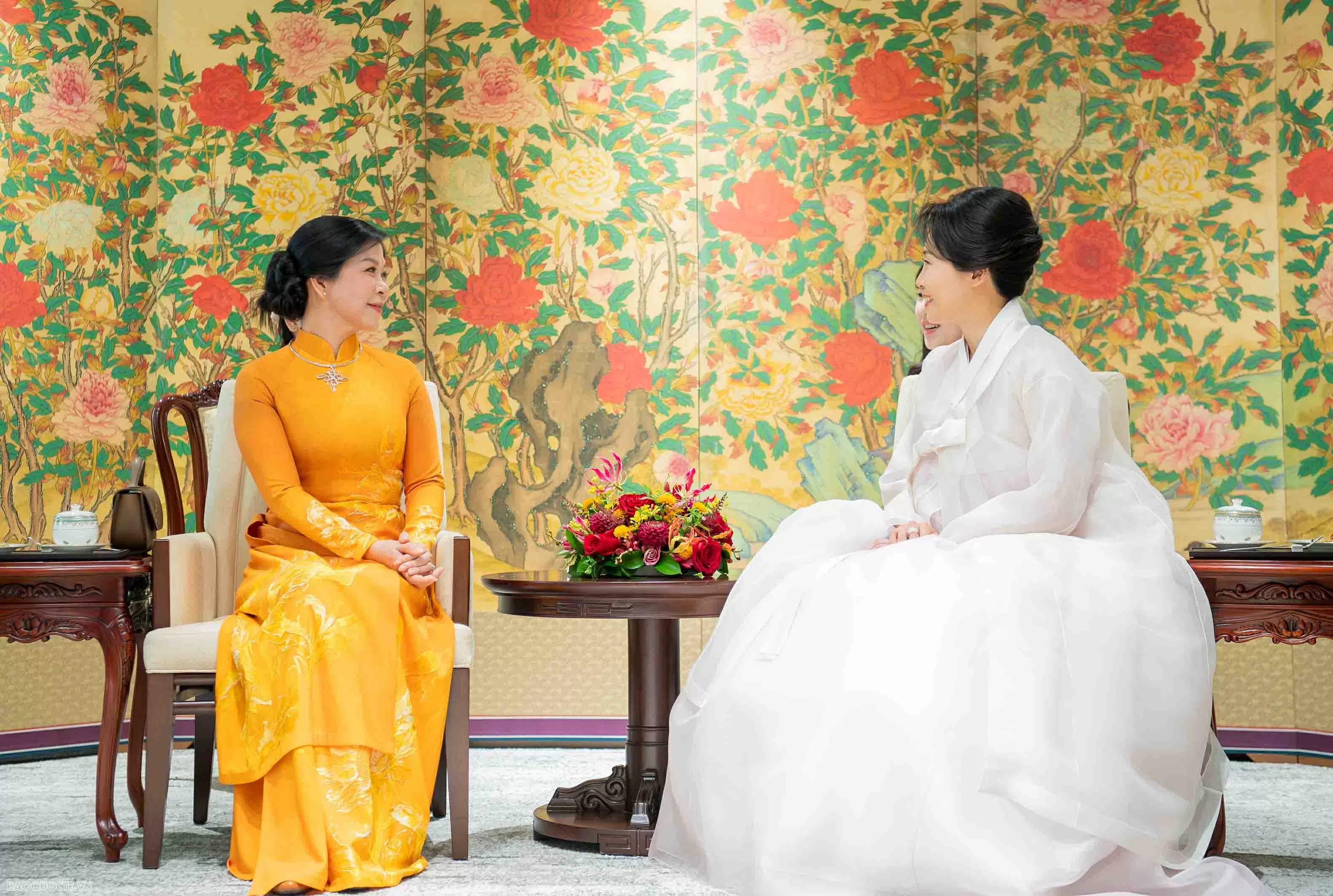 Phu nhân Tổng Bí thư và Phu nhân Tổng thống Hàn Quốc thưởng trà, tham quan Bảo tàng Phu nhân Tổng Bí thư và Phu nhân Tổng thống Hàn Quốc thưởng trà, tham quan Bảo tàng