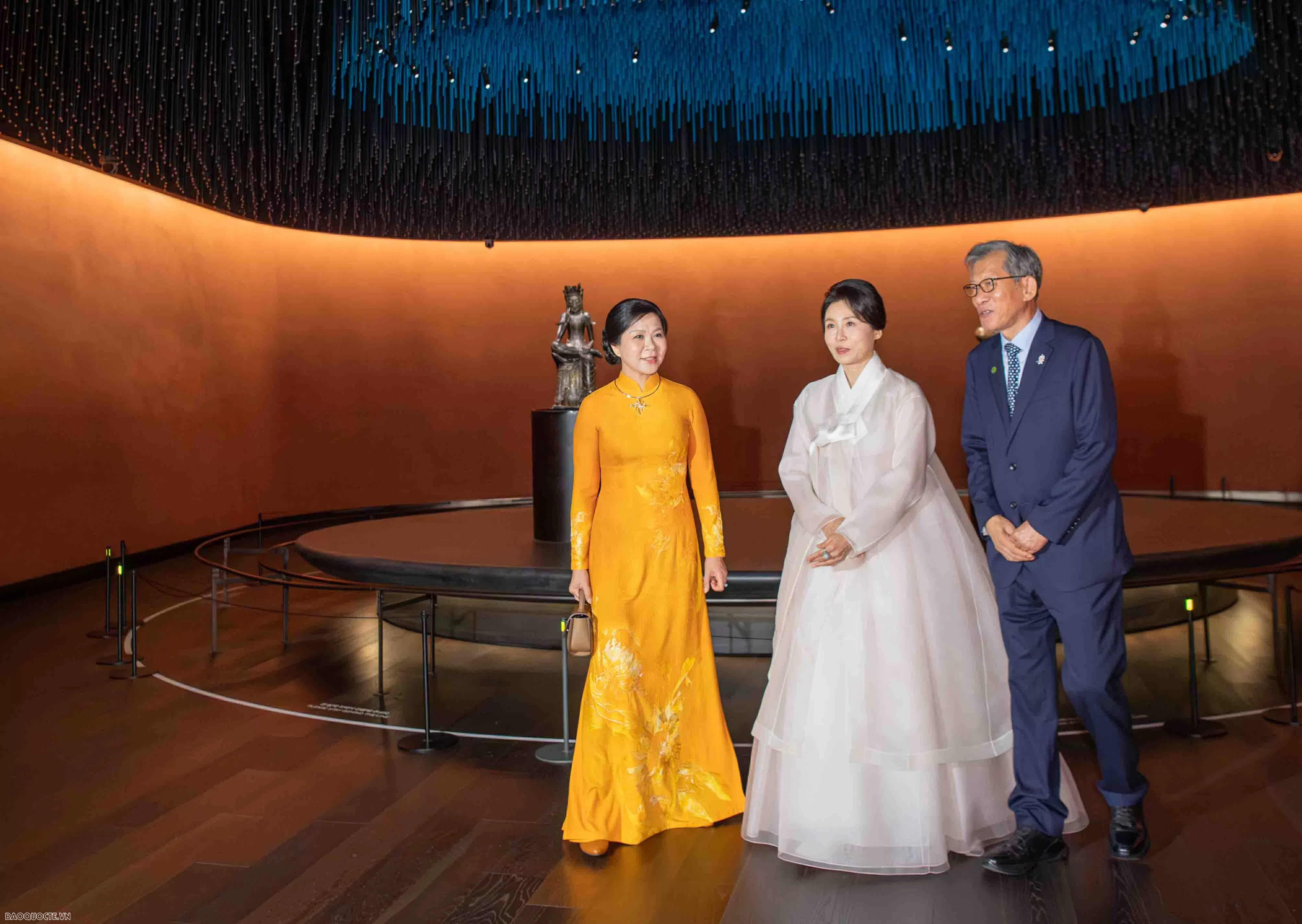 Phu nhân Tổng Bí thư và Phu nhân Tổng thống Hàn Quốc thưởng trà, tham quan Bảo tàng