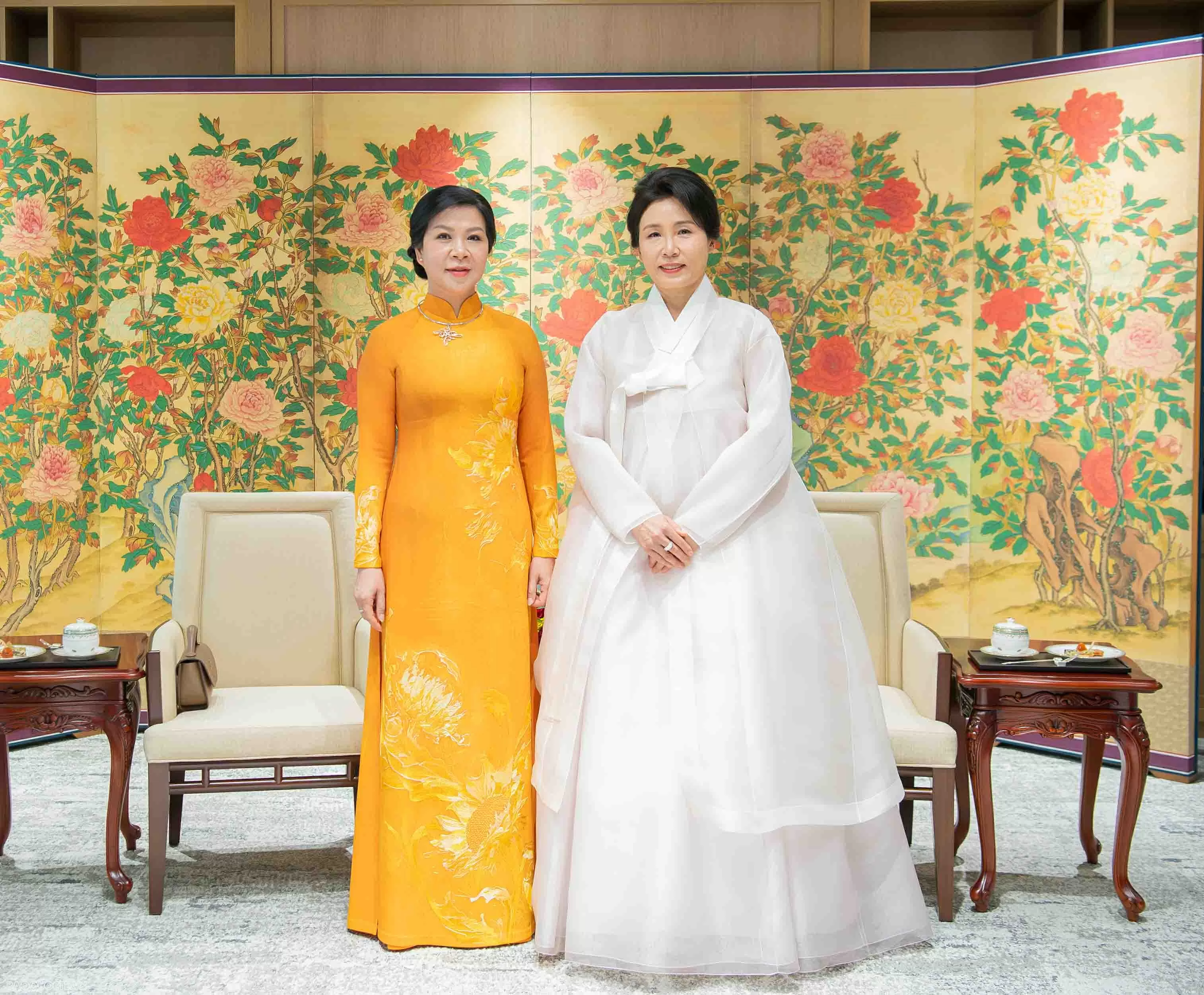 Phu nhân Tổng Bí thư và Phu nhân Tổng thống Hàn Quốc thưởng trà, tham quan Bảo tàng