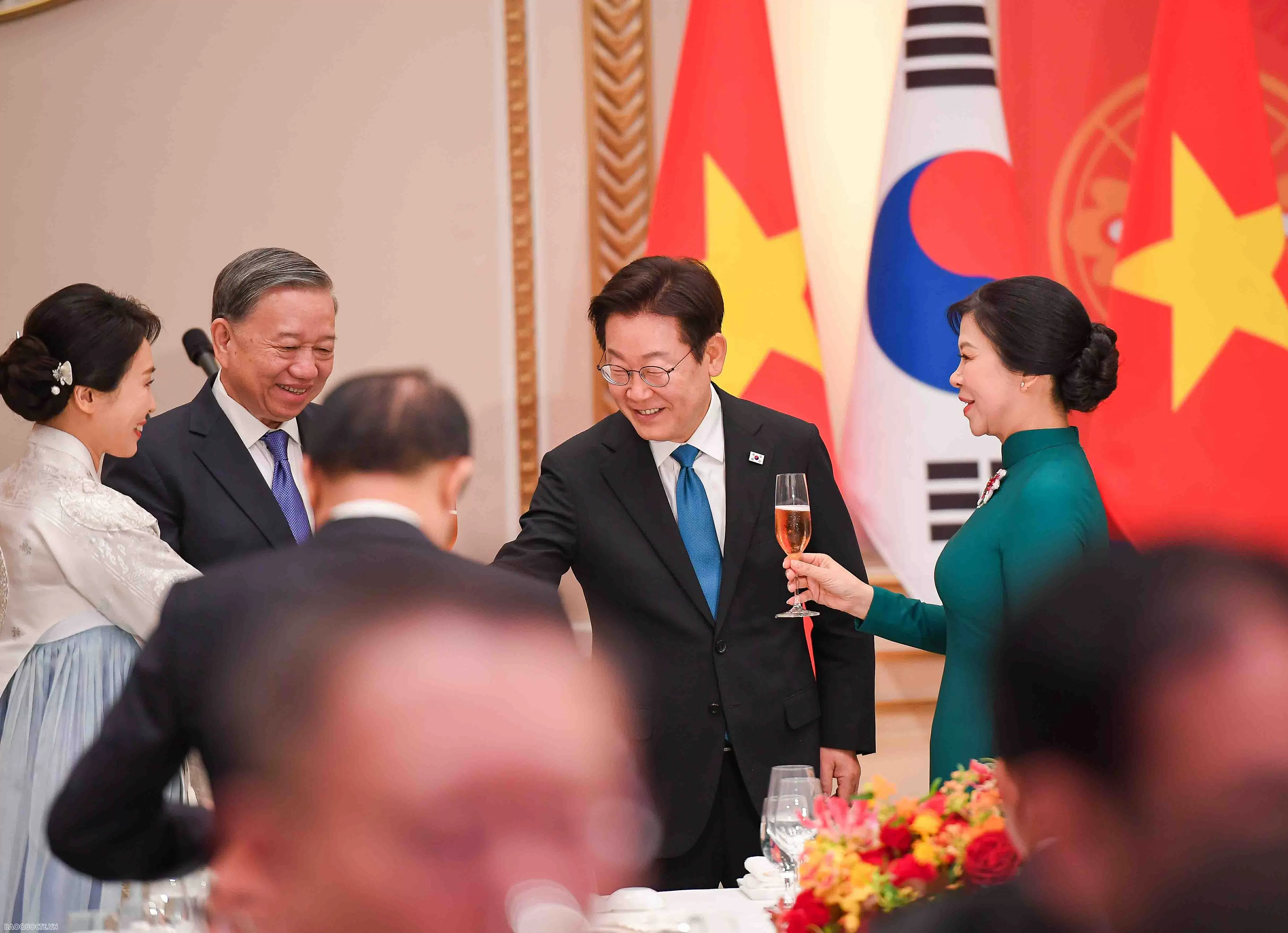 Tổng thống Hàn Quốc dẫn tục ngữ Việt Nam, Truyện Kiều để nói về quan hệ với Việt Nam Tổng thống Hàn Quốc dẫn tục ngữ Việt Nam, Truyện Kiều để nói về quan hệ với Việt Nam