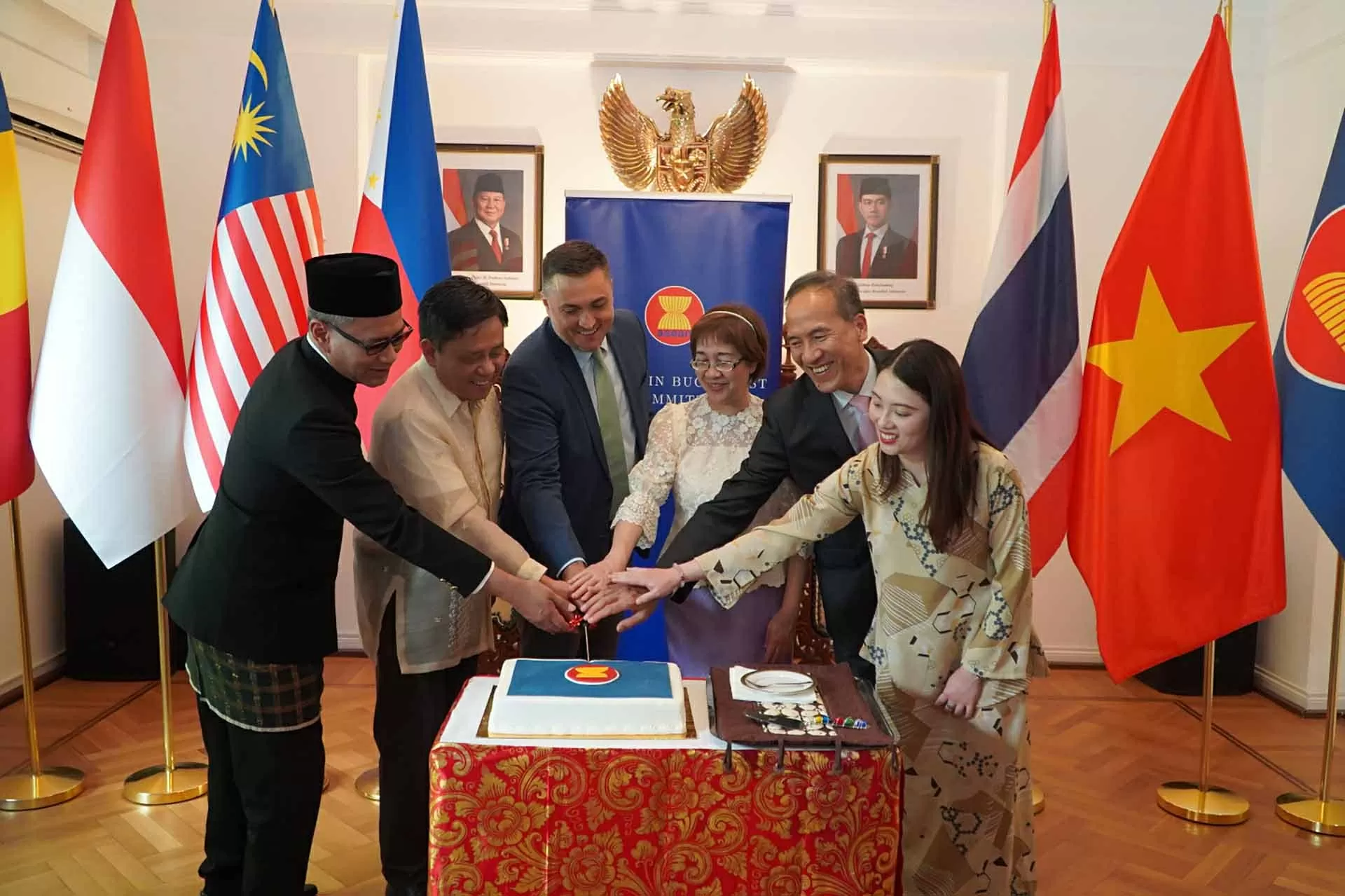 Lễ thượng cờ nhân ngày thành lập ASEAN tại Romania Lễ thượng cờ nhân ngày thành lập ASEAN tại Romania