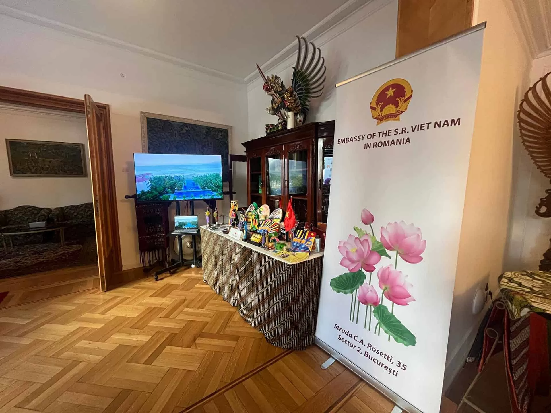 Lễ thượng cờ nhân ngày thành lập ASEAN tại Romania Lễ thượng cờ nhân ngày thành lập ASEAN tại Romania