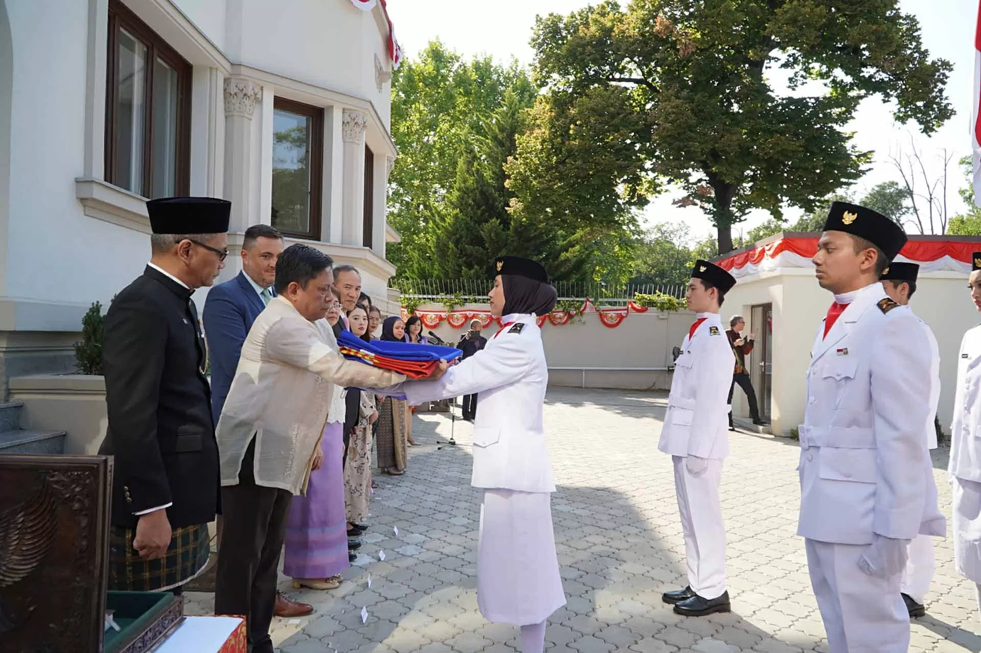 Lễ thượng cờ nhân ngày thành lập ASEAN tại Romania