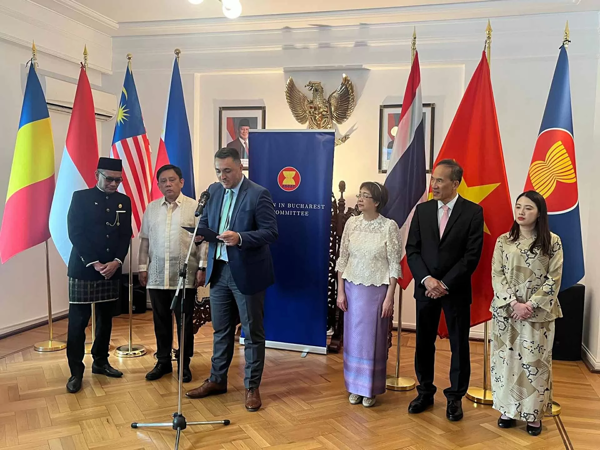 Lễ thượng cờ nhân ngày thành lập ASEAN tại Romania Lễ thượng cờ nhân ngày thành lập ASEAN tại Romania