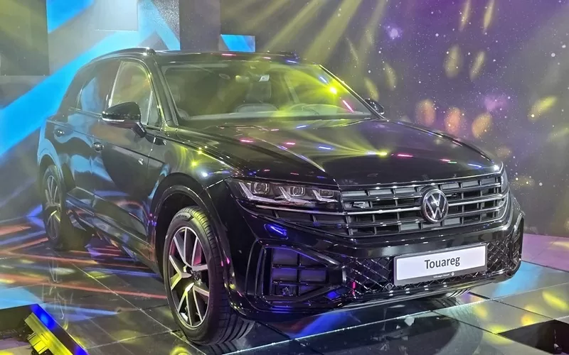 Volkswagen Touareg 2025 được làm mới tinh tế về ngoại hình, tạo nên sự khác biệt so với các bản hiện hành.