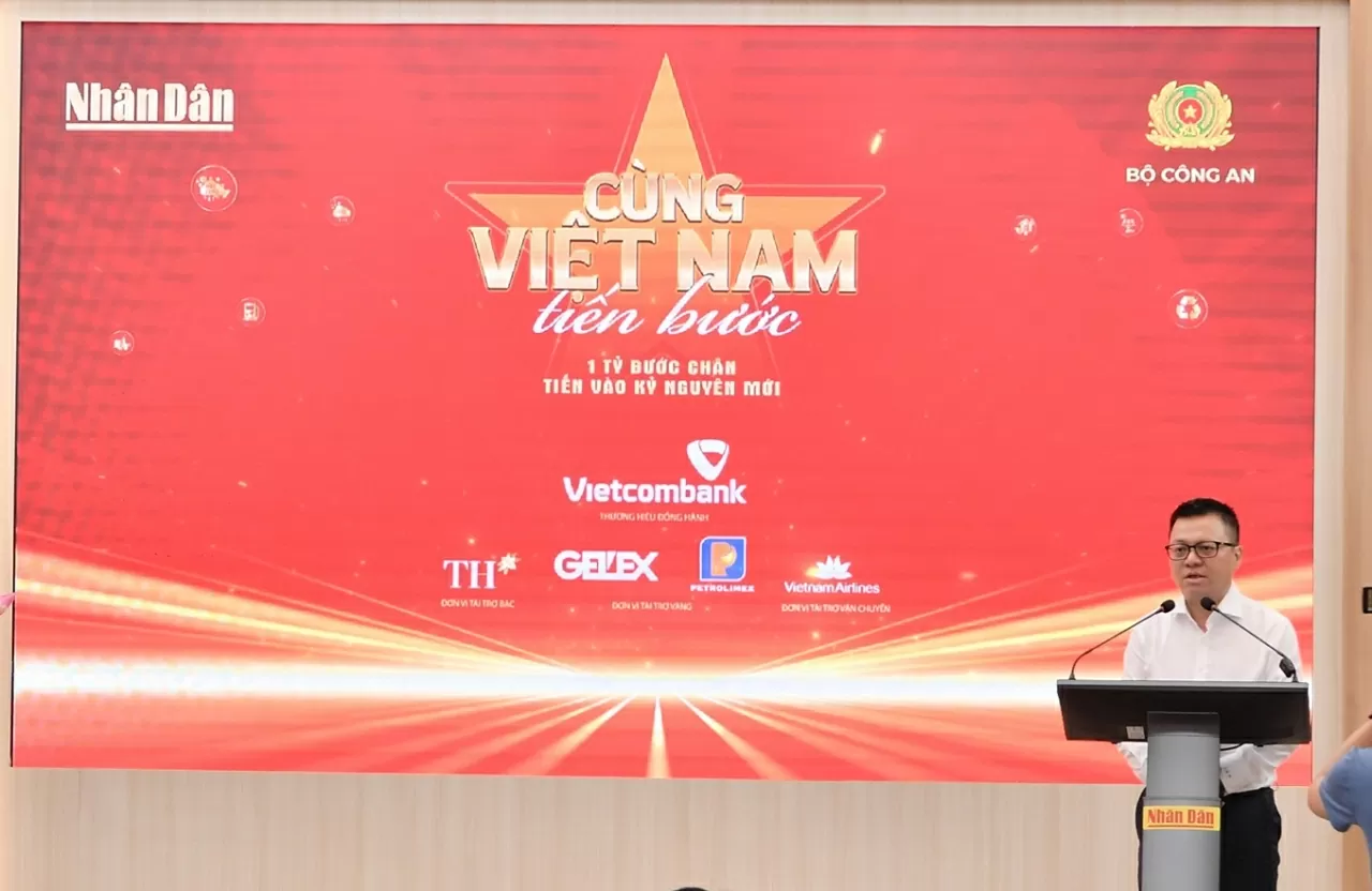 Cùng Việt Nam tiến bước Vietcombank lan tỏa thông điệp 1 tỷ bước xanh Cùng Việt Nam tiến bước Vietcombank lan tỏa thông điệp 1 tỷ bước xanh