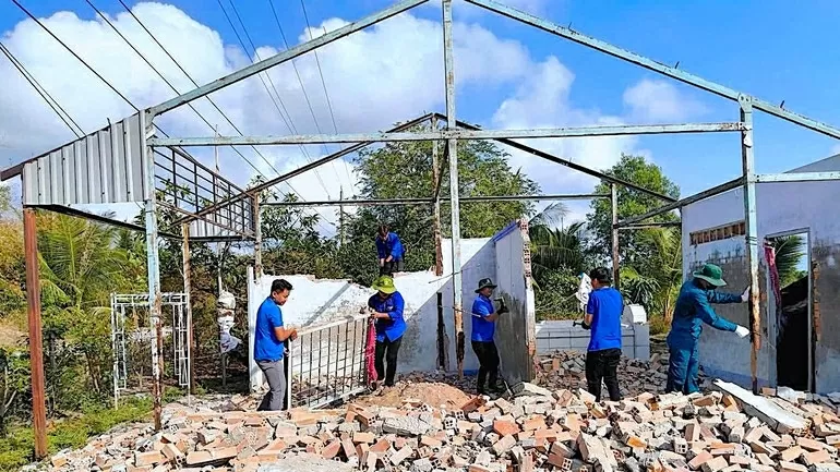 Cà Mau về đích Chương trình xóa nhà tạm, nhà dột nát, tiếp tục 'trao cần câu' cho hộ nghèo, hộ cận nghèo Cà Mau về đích Chương trình xóa nhà tạm, nhà dột nát, tiếp tục 'trao cần câu' cho hộ nghèo, hộ cận nghèo