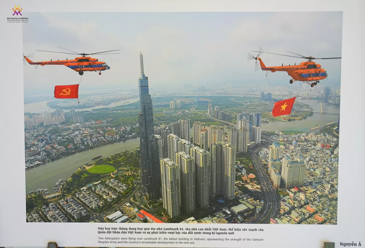 Chiêm ngưỡng sách ảnh sách ảnh “50 năm sức mạnh Việt Nam” và “Thành phố hòa bình