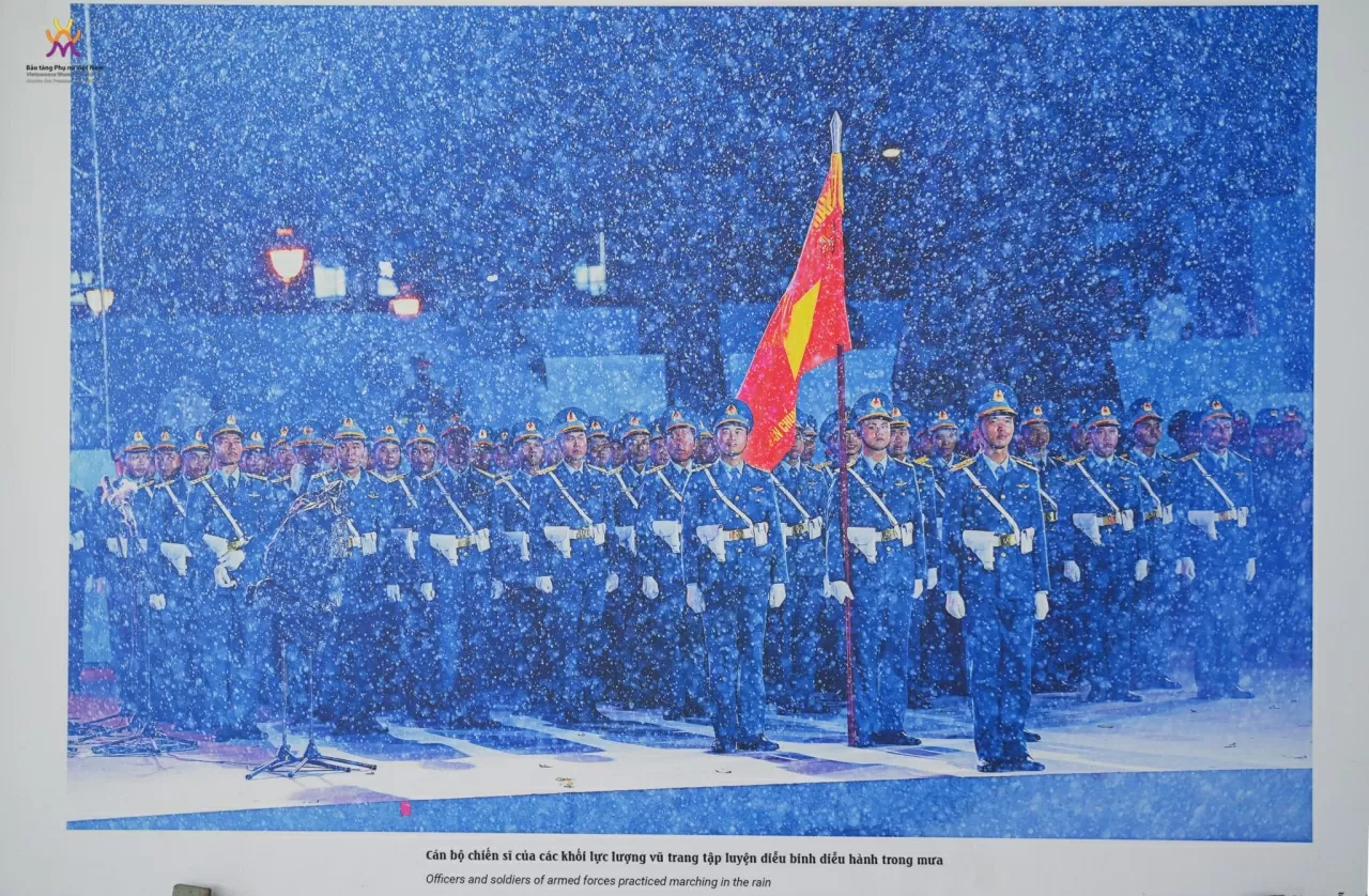 Chiêm ngưỡng sách ảnh sách ảnh “50 năm sức mạnh Việt Nam” và “Thành phố hòa bình Chiêm ngưỡng sách ảnh sách ảnh “50 năm sức mạnh Việt Nam” và “Thành phố hòa bình