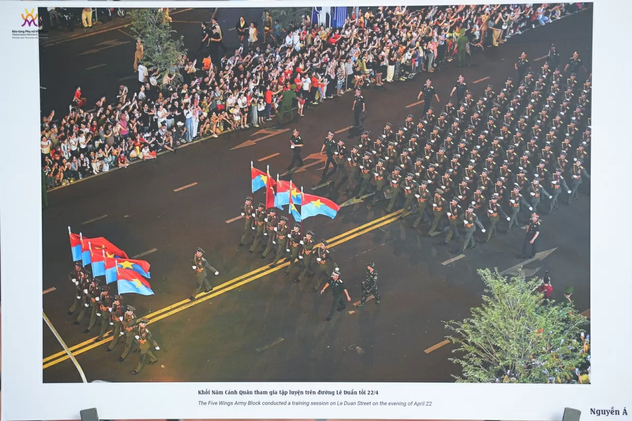 Chiêm ngưỡng sách ảnh sách ảnh “50 năm sức mạnh Việt Nam” và “Thành phố hòa bình