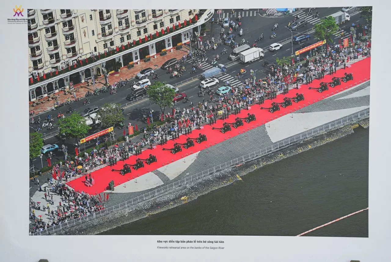 Chiêm ngưỡng sách ảnh sách ảnh “50 năm sức mạnh Việt Nam” và “Thành phố hòa bình