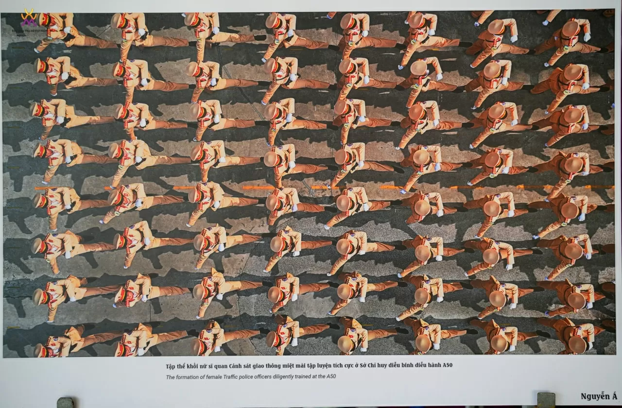 Chiêm ngưỡng sách ảnh sách ảnh “50 năm sức mạnh Việt Nam” và “Thành phố hòa bình