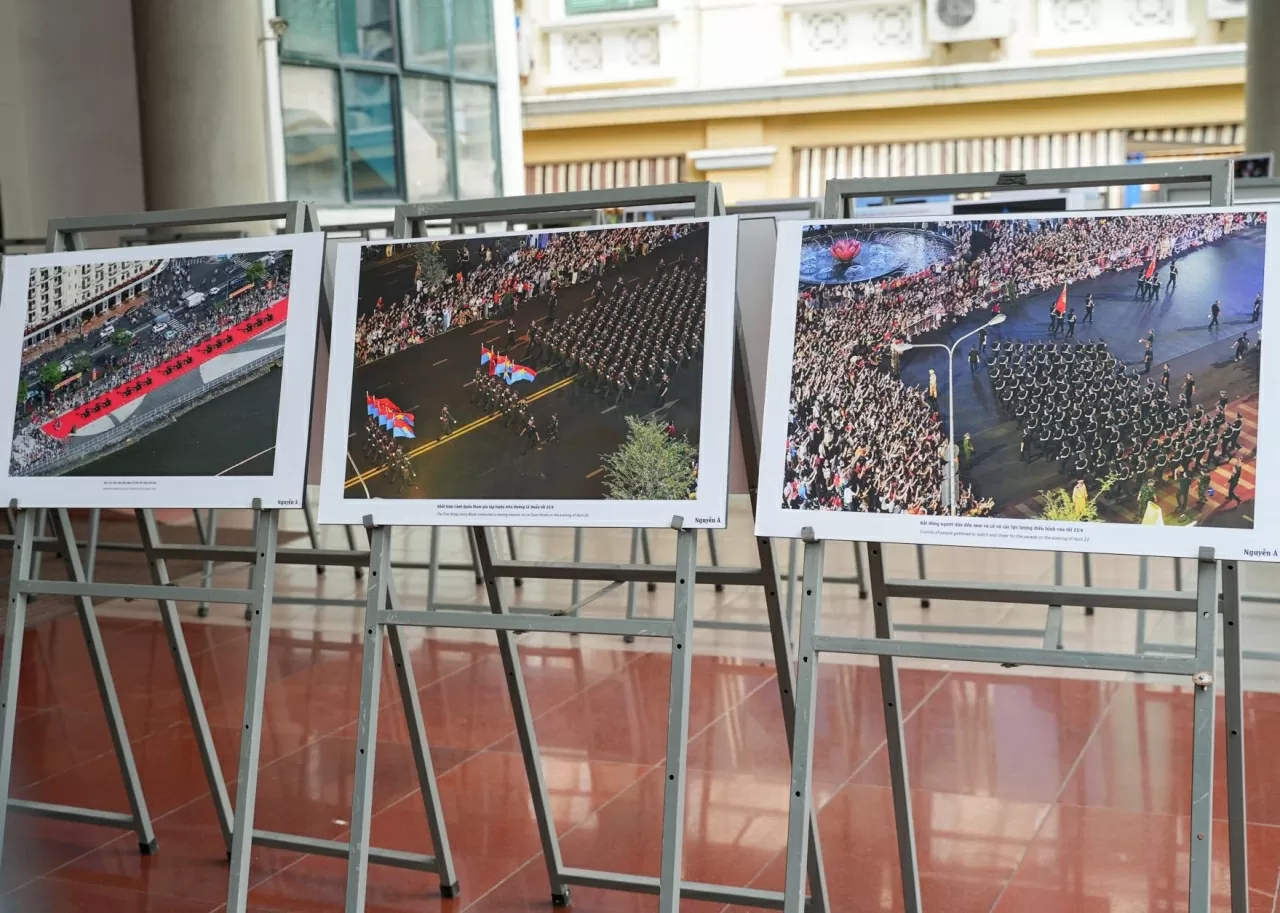 Chiêm ngưỡng sách ảnh sách ảnh “50 năm sức mạnh Việt Nam” và “Thành phố hòa bình