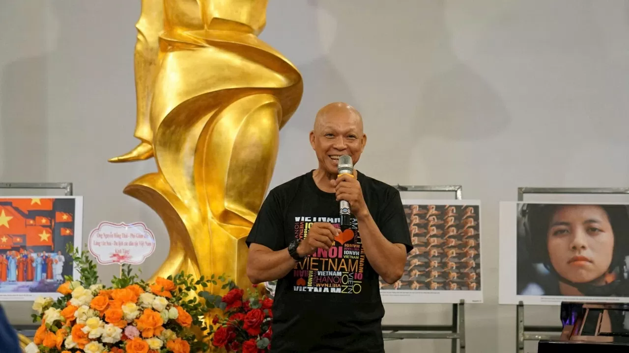 Chiêm ngưỡng sách ảnh sách ảnh “50 năm sức mạnh Việt Nam” và “Thành phố hòa bình