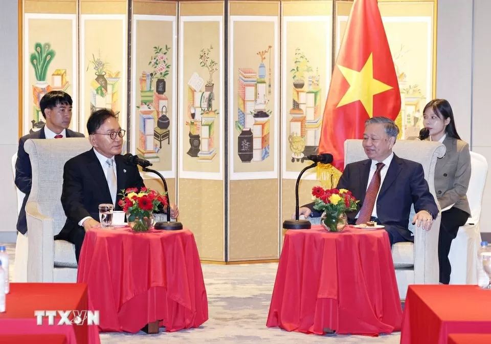 Tổng Bí thư Tô Lâm tiếp nguyên Tổng Lãnh sự danh dự Việt Nam Park Soo Kwan tại Hàn Quốc