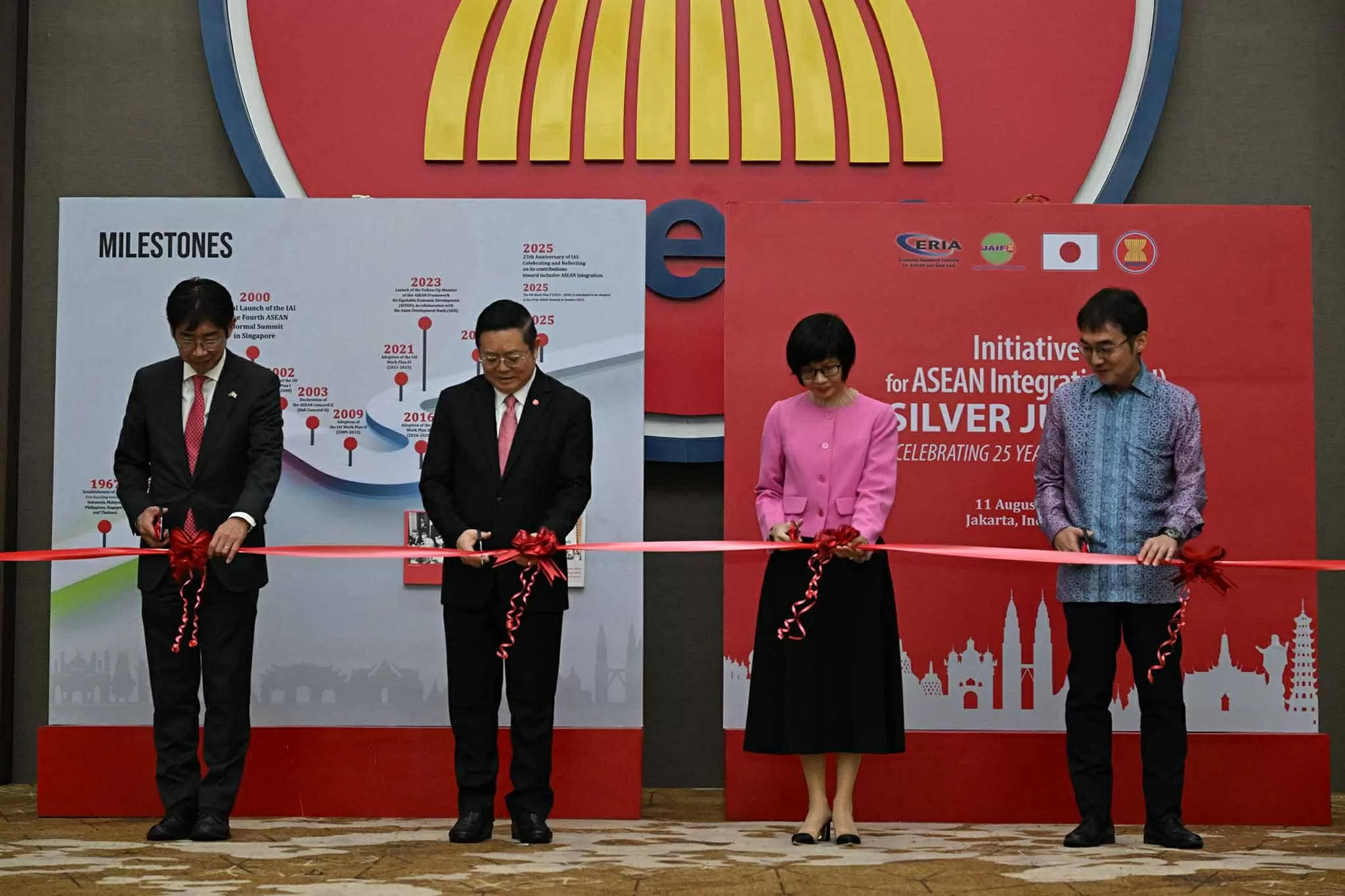 Tọa đàm và triển lãm kỷ niệm 25 năm Sáng kiến hội nhập ASEAN Tọa đàm và triển lãm kỷ niệm 25 năm Sáng kiến hội nhập ASEAN