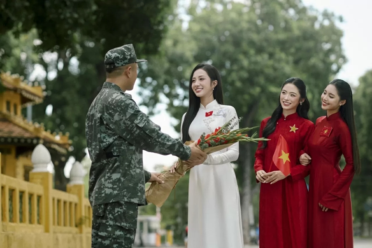Top 3 Hoa hậu Việt Nam 2024 tham gia dự án áo dài, thể hiện tình cảm quân dân bền chặt