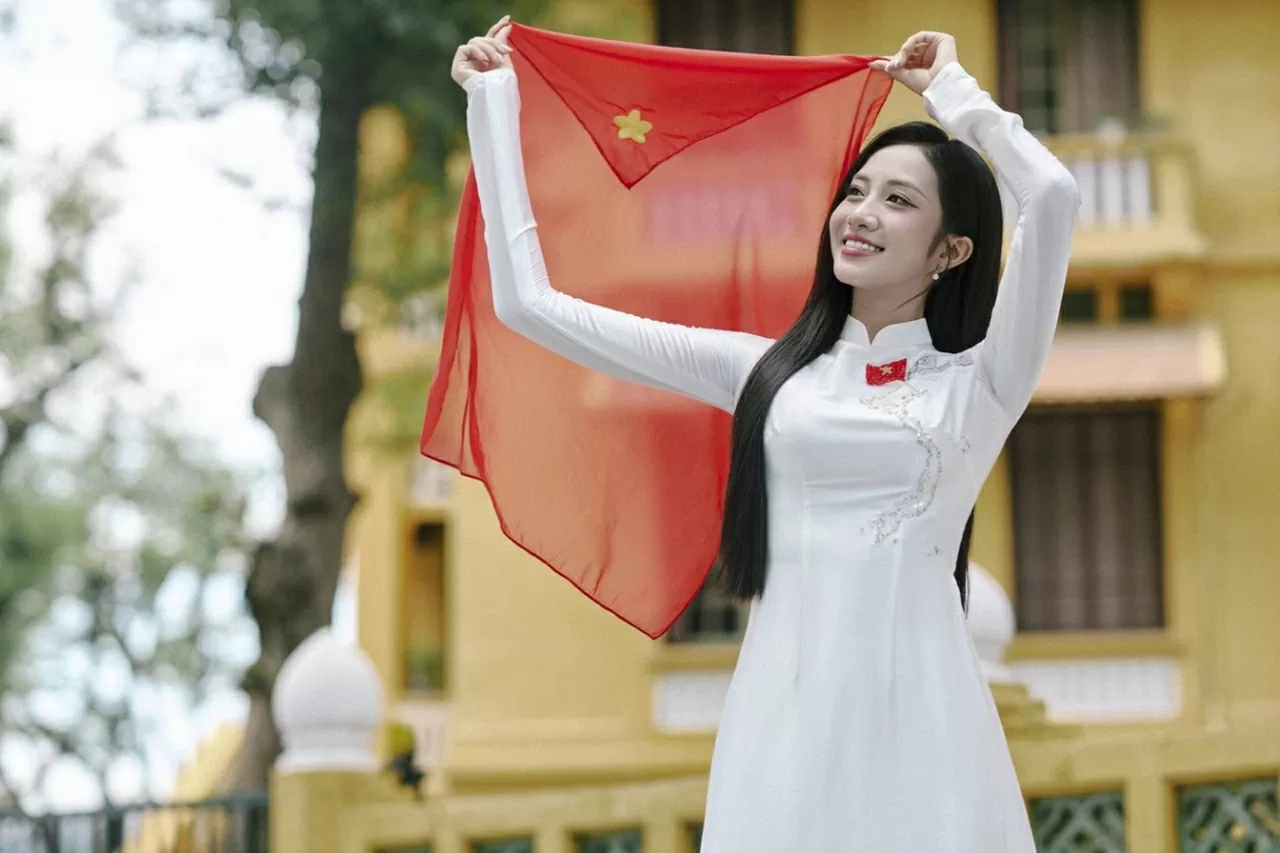 Top 3 Hoa hậu Việt Nam 2024 tham gia dự án áo dài, thể hiện tình cảm quân dân bền chặt