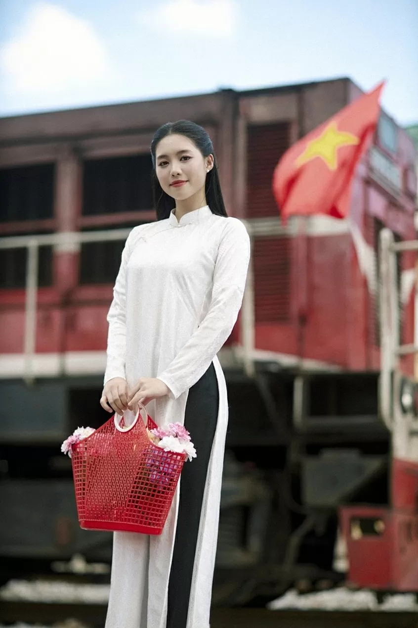 Top 3 Hoa hậu Việt Nam 2024 tham gia dự án áo dài, thể hiện tình cảm quân dân bền chặt