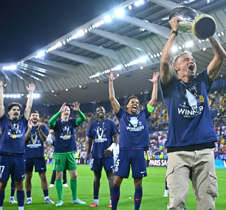 HLV Enrique thừa nhận PSG quá… may mắn