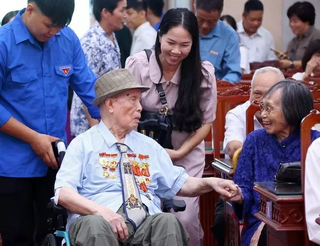 Hà Nội gặp mặt cán bộ lão thành, người có công, tri ân, phát huy truyền thống cách mạng Hà Nội gặp mặt cán bộ lão thành, người có công, tri ân, phát huy truyền thống cách mạng