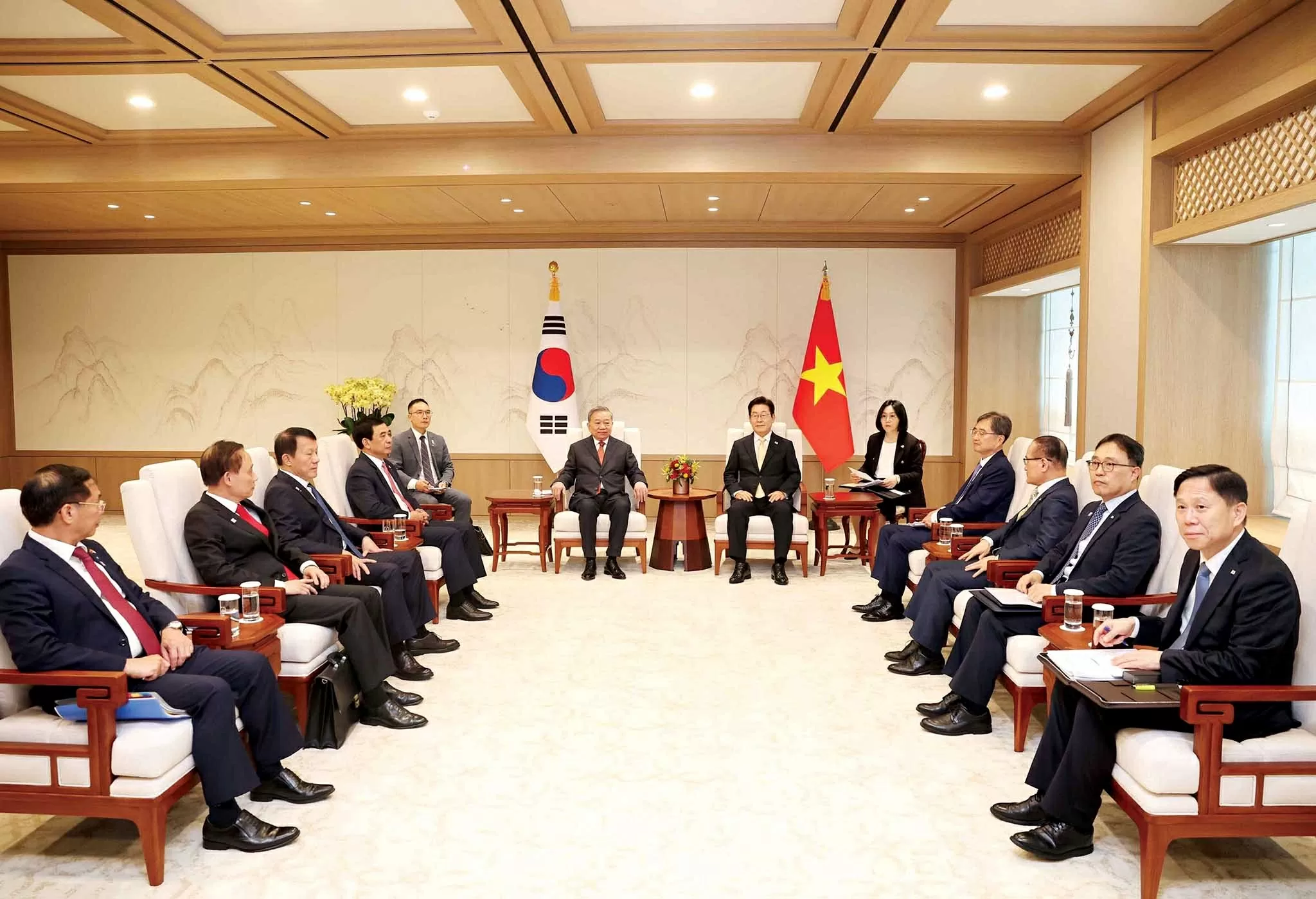 Tổng Bí thư Tô Lâm hội đàm với Tổng thống Hàn Quốc Lee Jae Myung, ngày 11/8. (Nguồn: TTXVN)