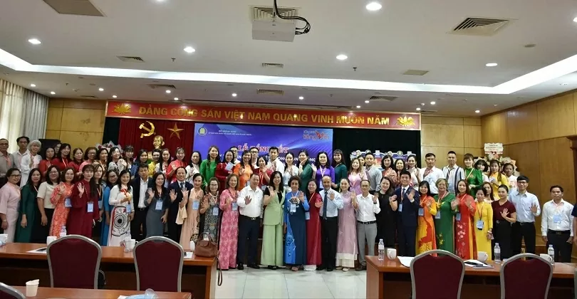 Nhiều điểm sáng trong hoạt động tôn vinh tiếng Việt trong cộng đồng người Việt Nam ở nước ngoài năm 2025 Nhiều điểm sáng trong hoạt động tôn vinh tiếng Việt trong cộng đồng người Việt Nam ở nước ngoài năm 2025