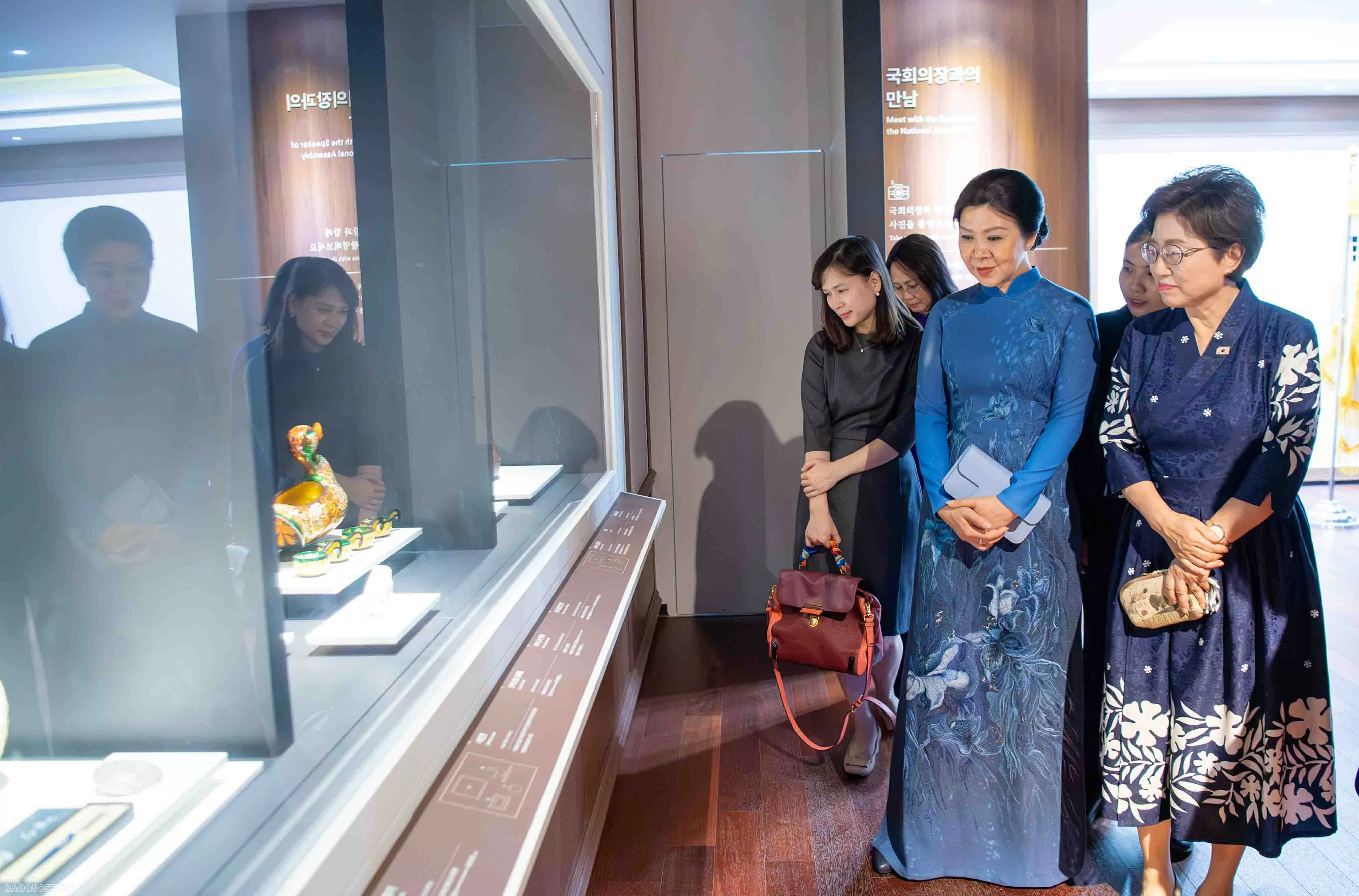 Phu nhân Tổng Bí thư thăm trung tâm dưỡng lão Dongbu Seoul, gia đình đa văn hoá Việt-Hàn