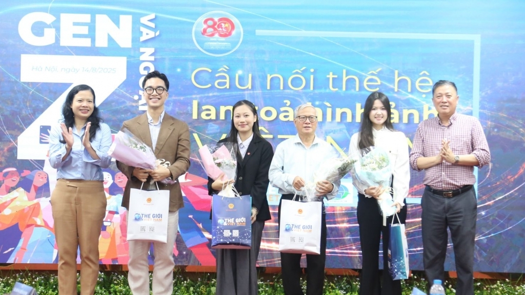 Ngoại giao 'phiên bản Gen Z': Đưa bản sắc Việt Nam ra biển lớn