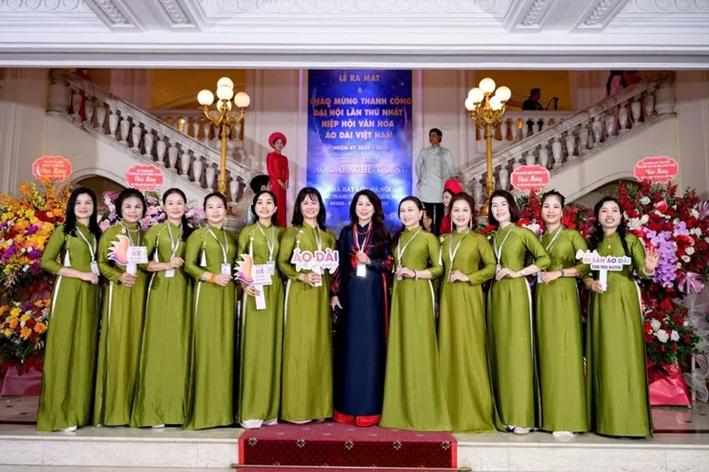 NTK Hàn Phượng và BST 'Sắc Núi': Bản hoà ca giữa tà áo dài Việt và sắc màu núi rừng Tây Bắc NTK Hàn Phượng và BST 'Sắc Núi': Bản hoà ca giữa tà áo dài Việt và sắc màu núi rừng Tây Bắc