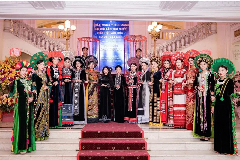 NTK Hàn Phượng và BST 'Sắc Núi': Bản hoà ca giữa tà áo dài Việt và sắc màu núi rừng Tây Bắc