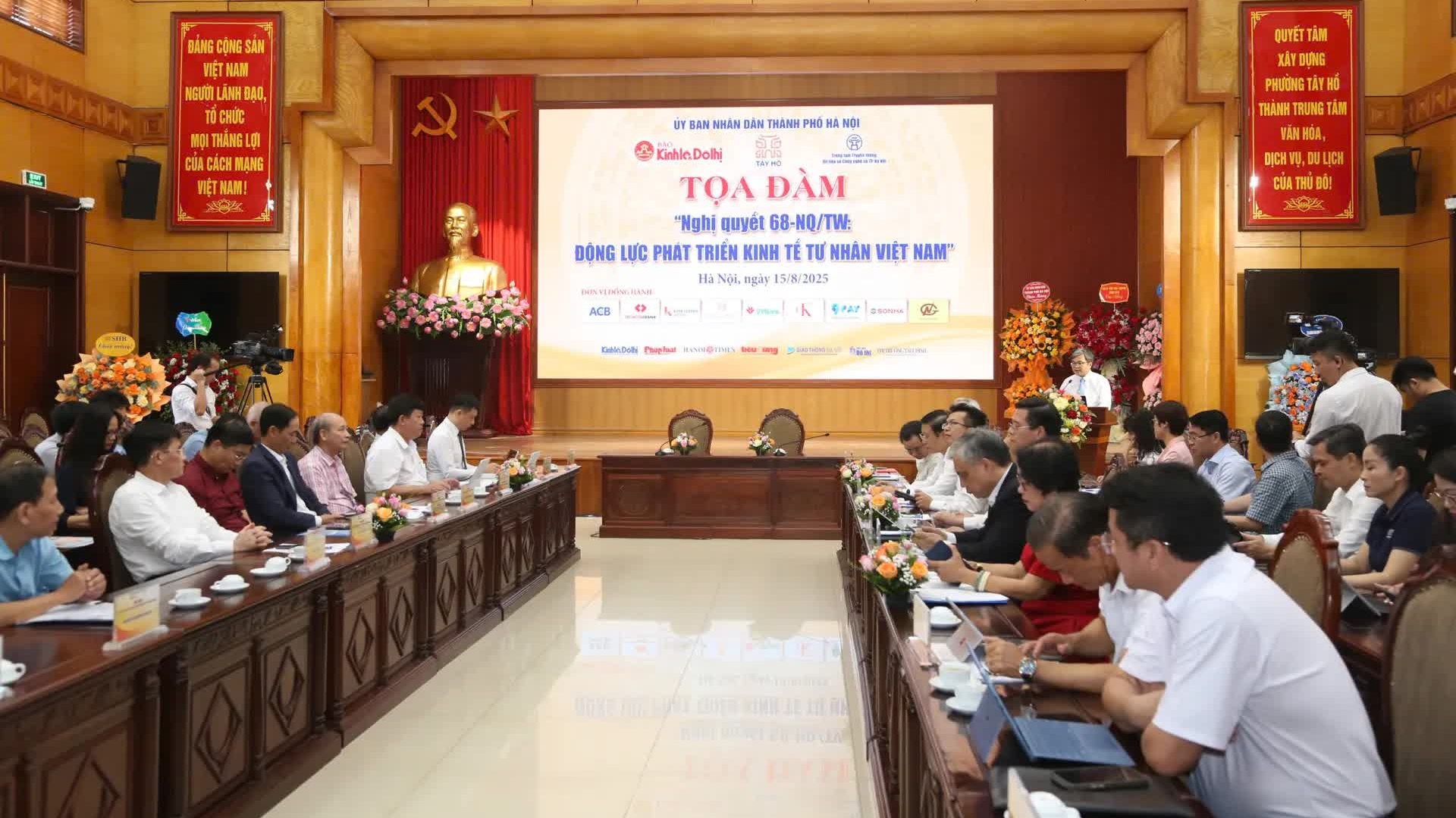 Hà Nội đã, đang và sẽ luôn đồng hành cùng cộng đồng doanh nghiệp với tinh thần sẵn sàng đổi mới, kiến tạo