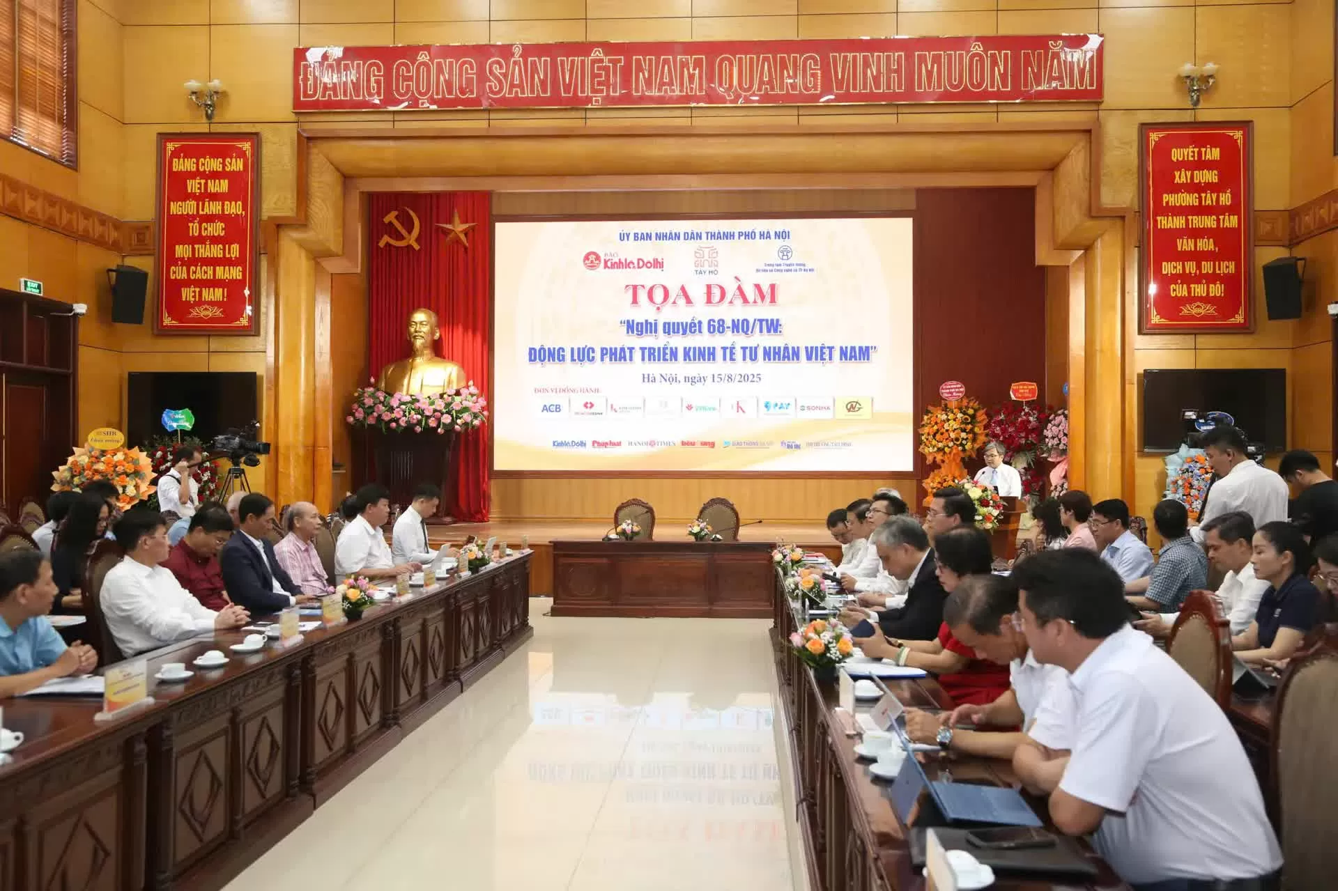 Hà Nội đã, đang và sẽ luôn đồng hành cùng cộng đồng doanh nghiệp với tinh thần sẵn sàng đổi mới, kiến tạo