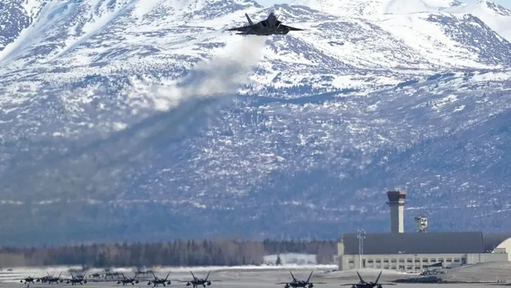 Hội nghị thượng đỉnh Nga-Mỹ: Ông Trump nói chỉ cần ‘bắt mạch’ 2 phút, Tổng thống Putin. (Nguồn: Không quân Mỹ) Hội nghị thượng đỉnh Nga-Mỹ: Ông Trump nói chỉ cần ‘bắt mạch’ 2 phút, Tổng thống Putin. (Nguồn: Không quân Mỹ)