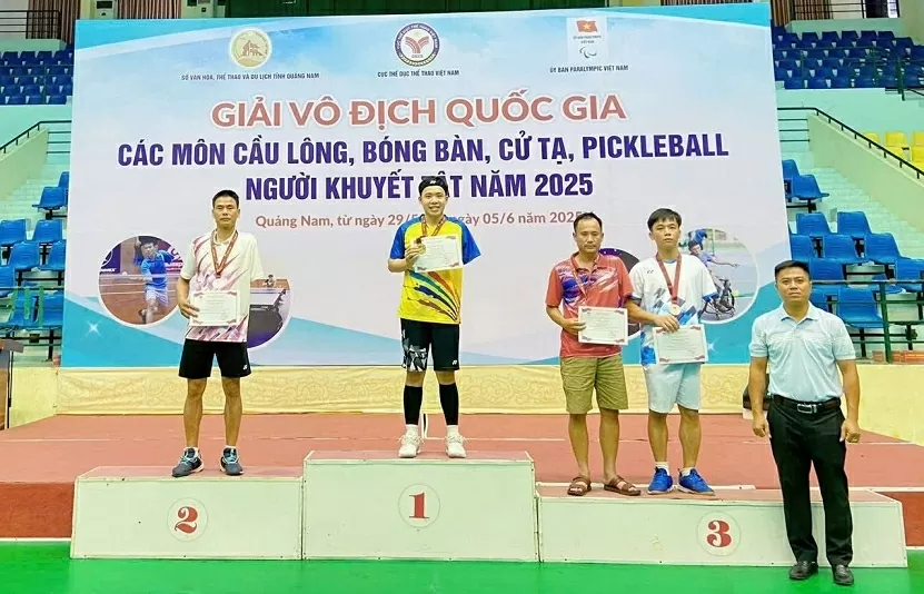 Hành trình vươn lên thành công đầy nghị lực của chàng trai khuyết tật Vươn lên từ những điều 'không thể' thành 'có thể' Hành trình vươn lên đầy nghị lực của chàng trai khuyết tật đến từ đất cảng Hải Phòng