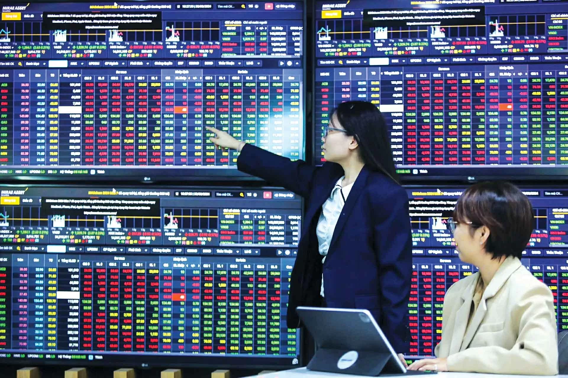 Việt Nam tích cực triển khai nhiều giải pháp toàn diện và quyết liệt để đáp ứng các tiêu chí nâng hạng của các tổ chức quốc tế, đặc biệt là FTSE Russell. (Ảnh: Nhật Thịnh) Việt Nam tích cực triển khai nhiều giải pháp toàn diện và quyết liệt để đáp ứng các tiêu chí nâng hạng của các tổ chức quốc tế, đặc biệt là FTSE Russell. (Ảnh: Nhật Thịnh)