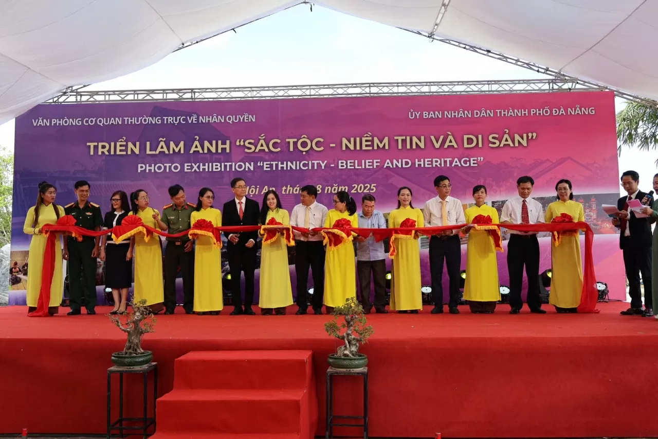 Thông điệp về tinh thần nhân văn, đoàn kết và hội nhập qua triển lãm ảnh Sắc tộc - Niềm tin và Di sản Thông điệp về tinh thần nhân văn, đoàn kết và hội nhập qua triển lãm ảnh Sắc tộc - Niềm tin và Di sản